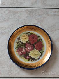 Piatto  in porcellana De Wan "Objets d'Art" 