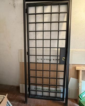 Cancellino per porta di casa con serratura
