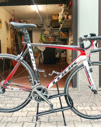 Bici da corsa Look in carbonio.