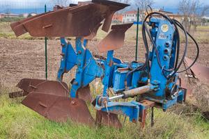 Aratro bivomere usato pietro moro