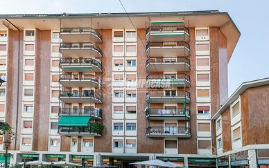 AMPIO DUE LOCALI IN PIENO CENTRO CON BOX