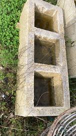 Pile e fioriere in pietra leccese