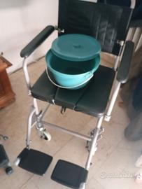 sedia a rotelle con wc per anziani
