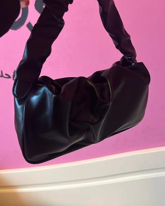 Borsa nera in eco-pelle