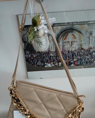 Borsa da donna  nuova ancora con cartellino 