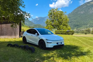 Tesla model Y Long range RWD PREMIUM