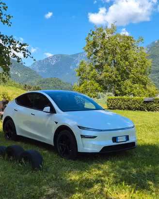Tesla model Y Long range RWD PREMIUM