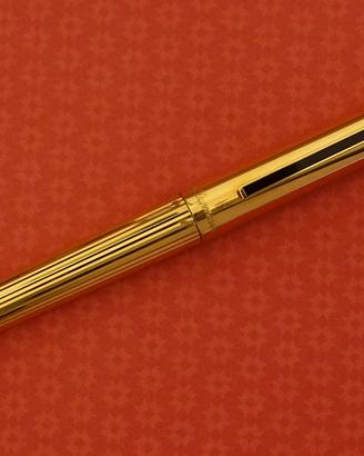 S.T. Dupont Classic Fountain Pen.