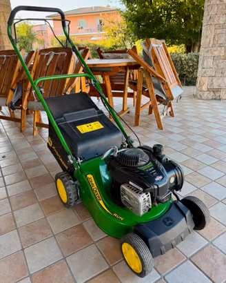 John deere tagliaerba scoppio
