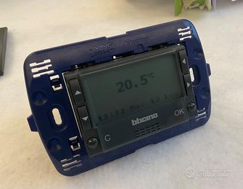 Bticino livinglight L4451 termostato ambiente nero