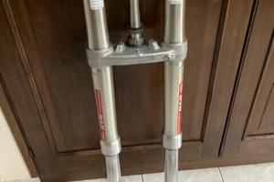 Forcelle Kayaba da 43 e 46 mm, honda cr 95 e 96 01