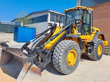 Pala gommata JCB 436