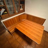 Tavolo con panca angolare