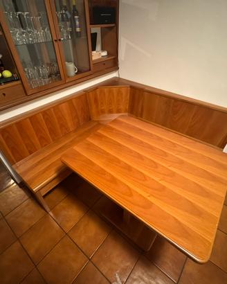 Tavolo con panca angolare