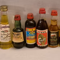 Set di mignon liquori.
N. 7 mignon.