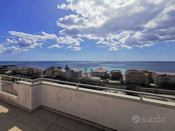 Montepaone lido - via aldo moro. attico