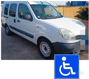 Renault CON PEDANA PER DISABILI