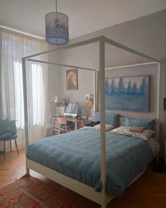 Letto matrimoniale a baldacchino