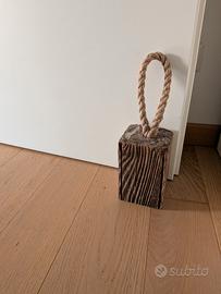 Fermaporta in legno vecchio recuperato
