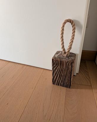 Fermaporta in legno vecchio recuperato