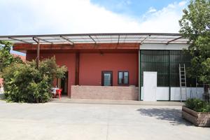 Capannone di ampia metratura con alloggio