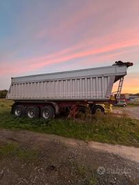 Semirimorchio ribaltabile