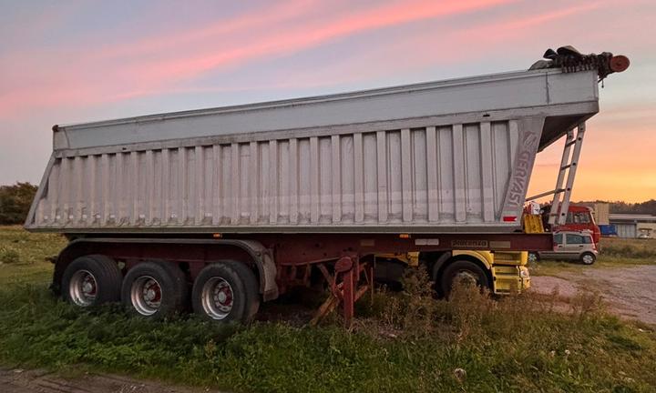 Semirimorchio ribaltabile