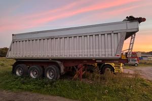 Semirimorchio ribaltabile