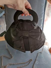 Bata borsa in raso con fiocco e catena