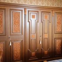 Armadio vintage con specchi interni