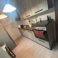 Mobili cucina, fornelli e lavabo