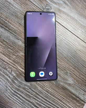Samsung Galaxy Z Flip7