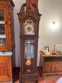 Orologio a pendolo da pavimento in legno