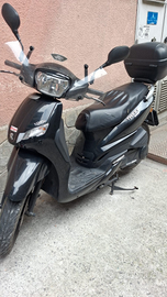 Scooter Peugeot tweet