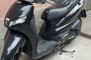 Scooter Peugeot tweet 125