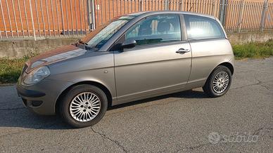 lancia y