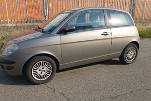 lancia y