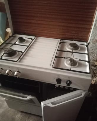 Cucina Elettrozeta 4 fuochi con forno a gas