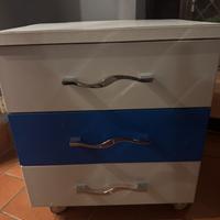cassettiera in legno massello bianca e blu