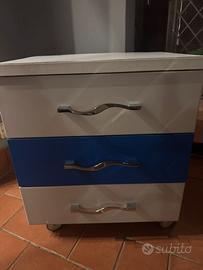 cassettiera in legno massello bianca e blu