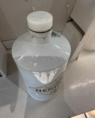 Gin Hendricks bianco vuota