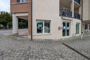 NEGOZIO A MONTICHIARI