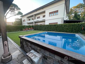 Casa indipendente con giardino, tettoia e rimessa