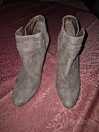 Stivaletti tronchetto scamosciati marroni cn tacco