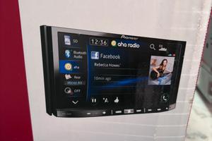 Autoradio 2 din Pioneer Avic-F50BT con accessori