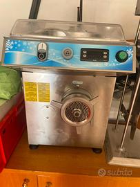 Tritacarne refrigerato + banco vendita