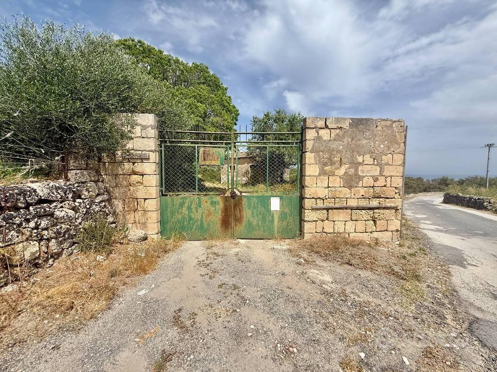 Terreno di 164975 m² a Augusta - Vista 2