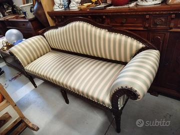 Divanetto antico in legno rifoderato a righe