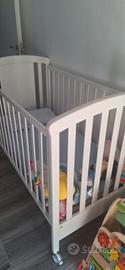 Cameretta bambini bianca lettino e cassettiera