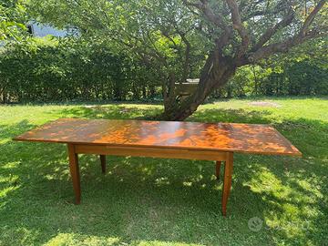 Tavolo in noce nazionale